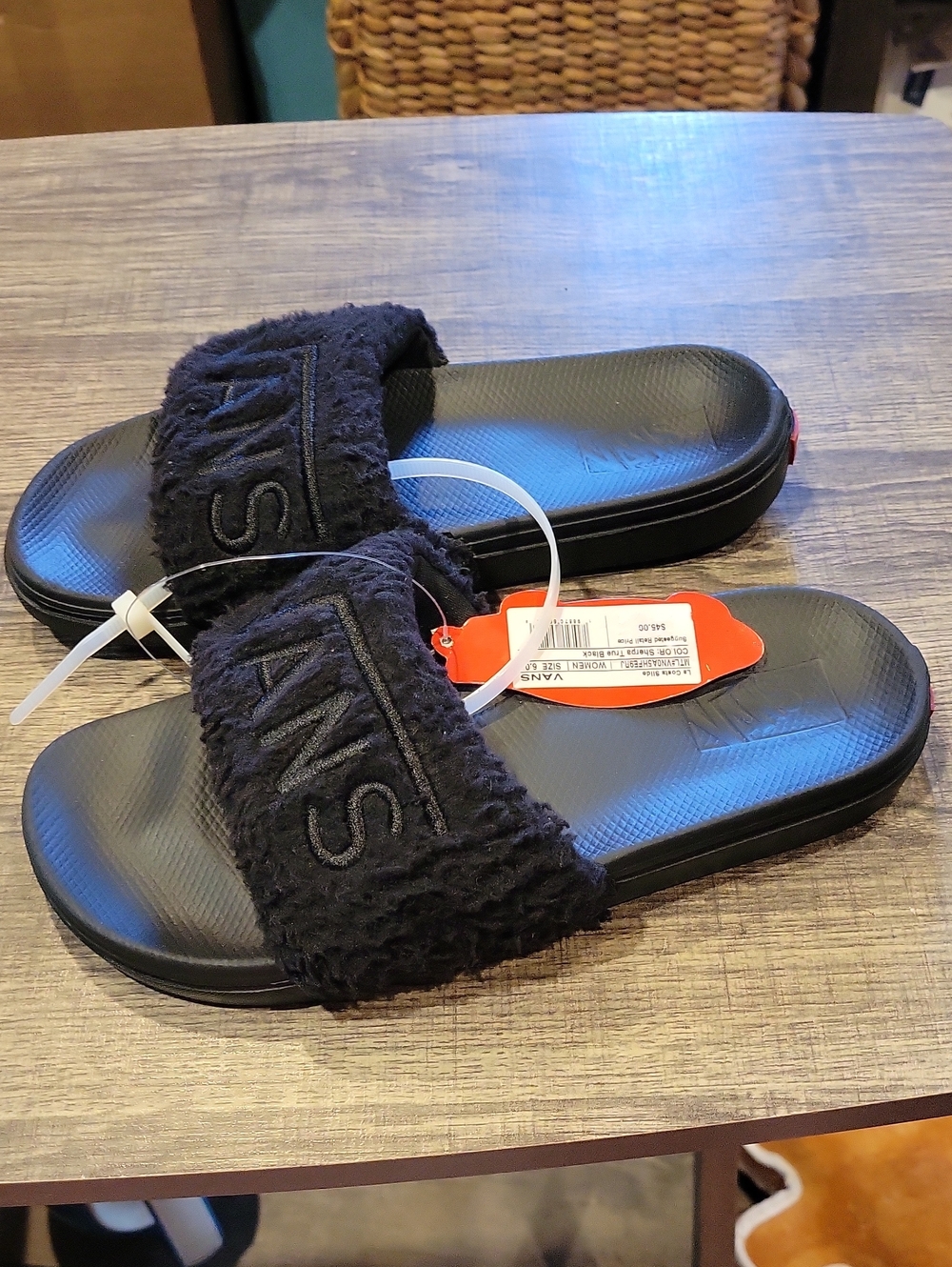Vans La Costa Faux Fur Sliders,Sandals/ Slippers,Ladies Sz.6/ NWT